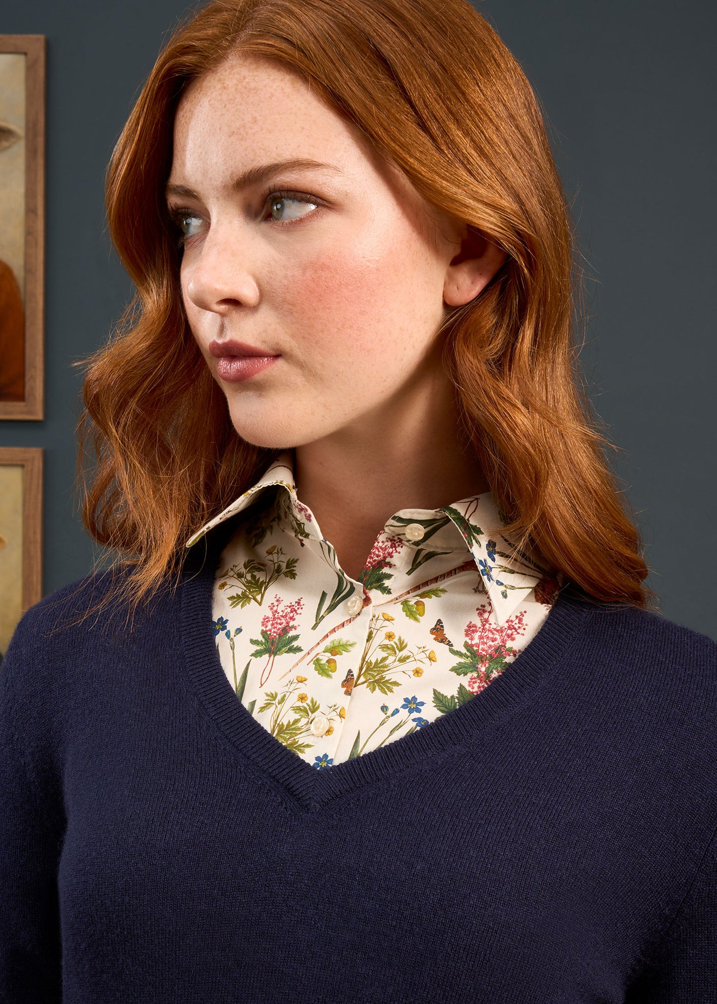 Isla Ladies Wool and Cashmere Vee Neck Jumper in Dark Navy
