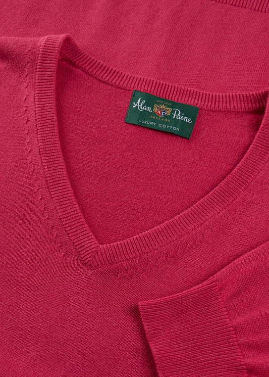 Men's Cotton Cashmere Vee Neck Jumper in Raspberry