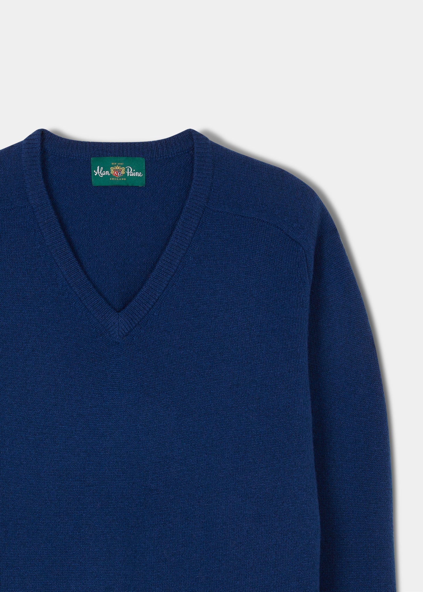 Men's Lambswool V Neck Jumper in Malabar