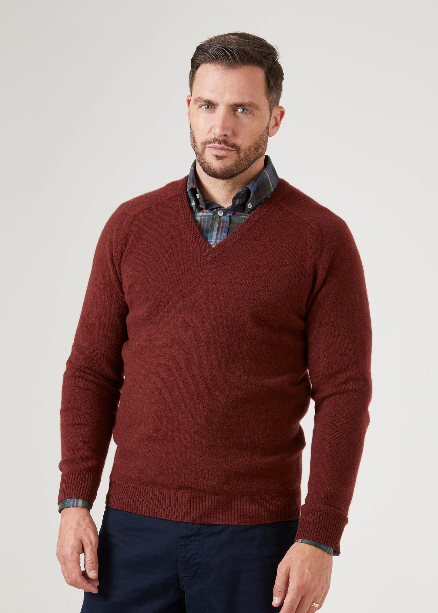 mens-lambswool-vee-neck-jumper