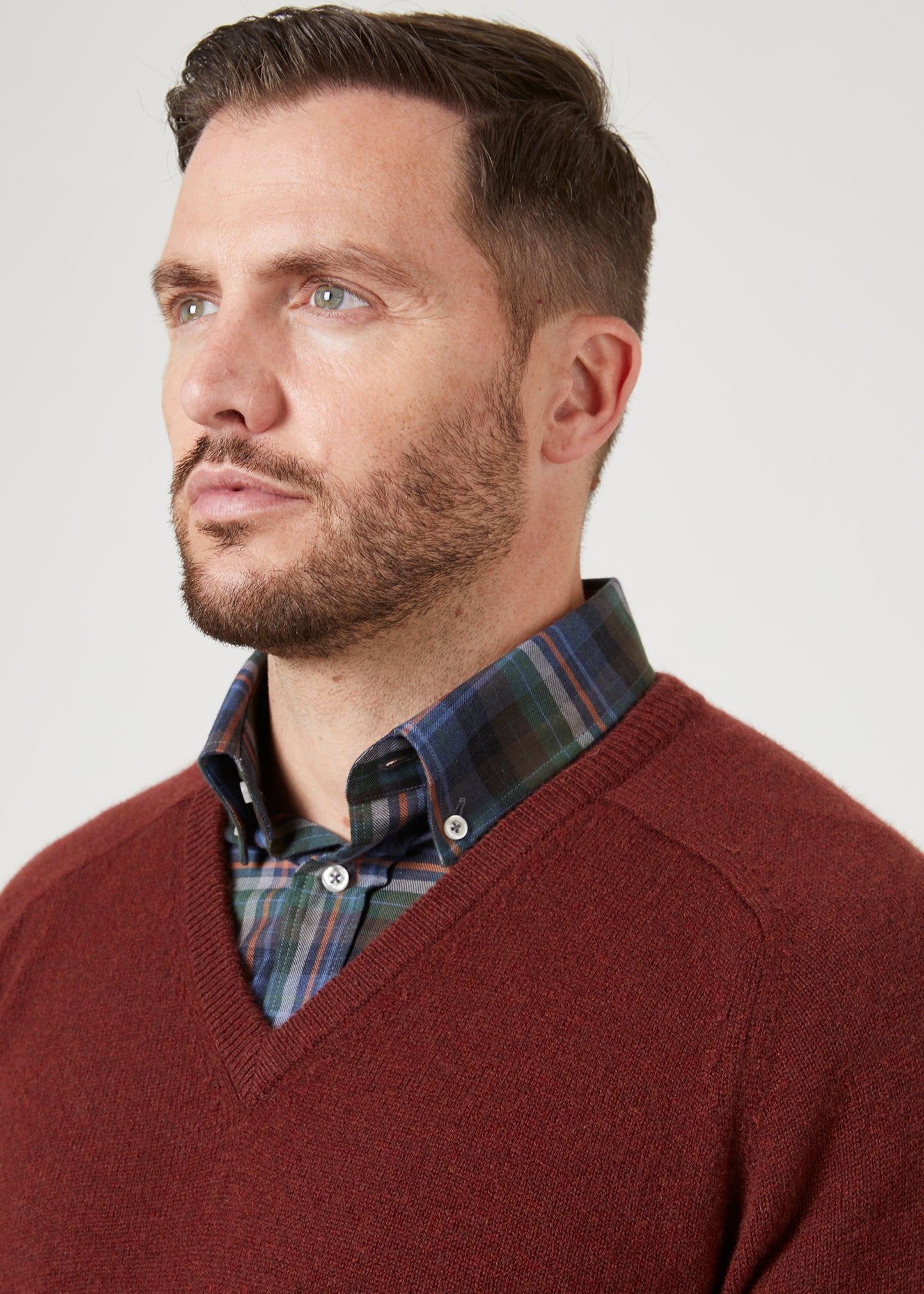 mens-lambswool-vee-neck-jumper
