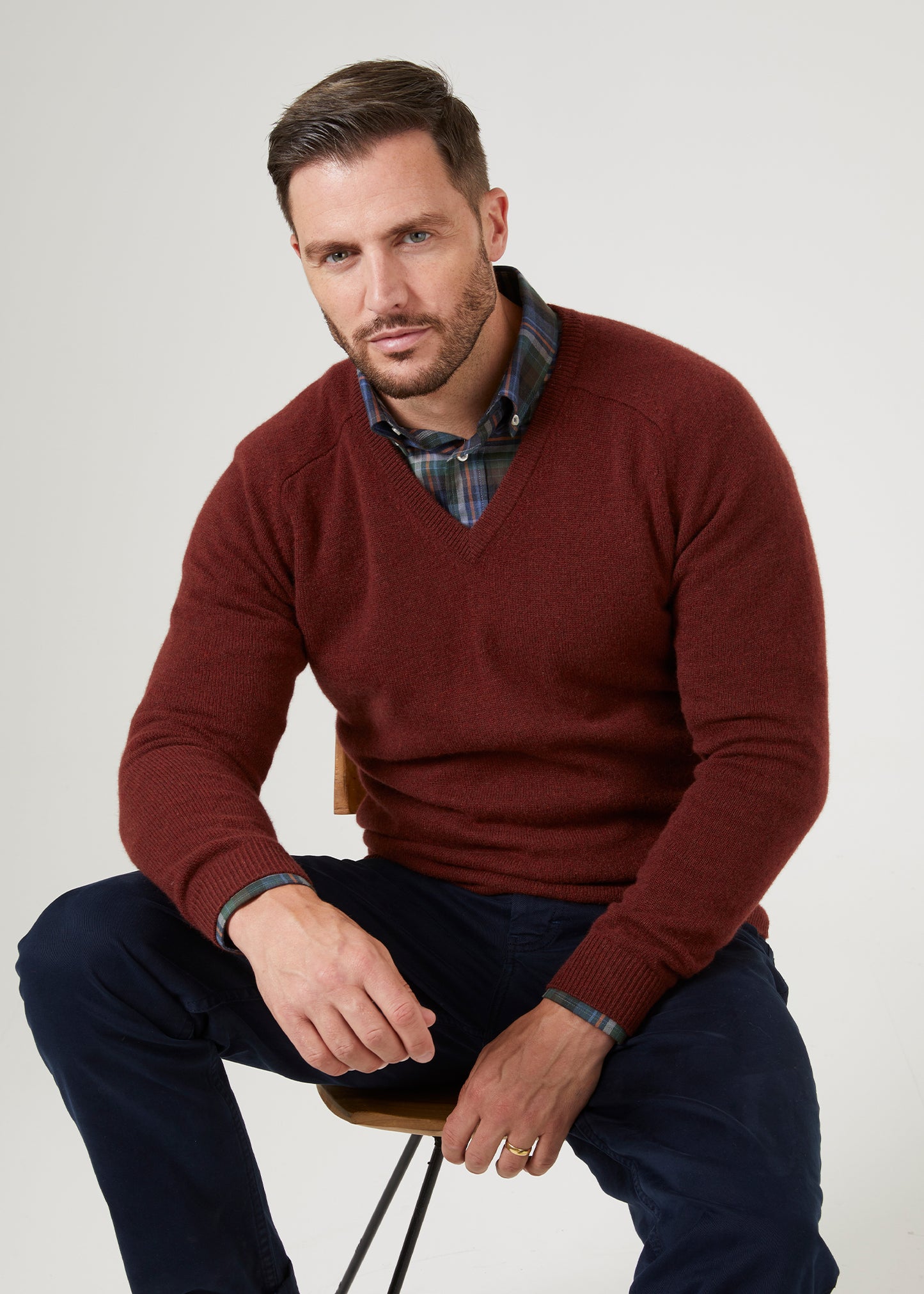 mens-lambswool-vee-neck-jumper