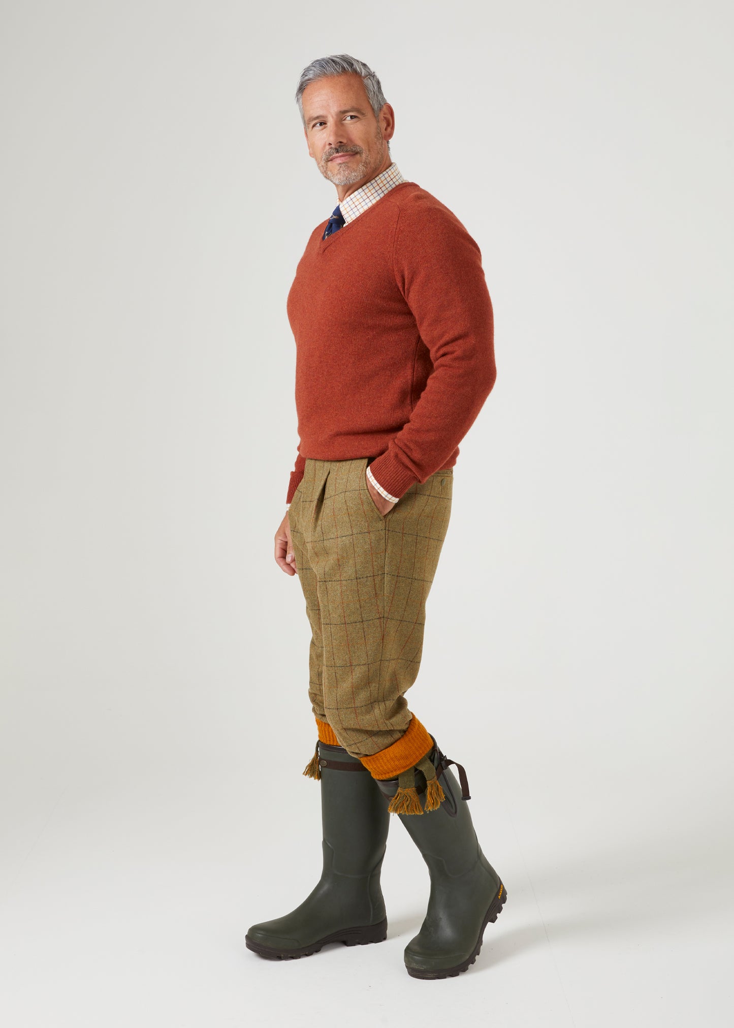 Side detailing of the men's tweed shooting breeks in elm