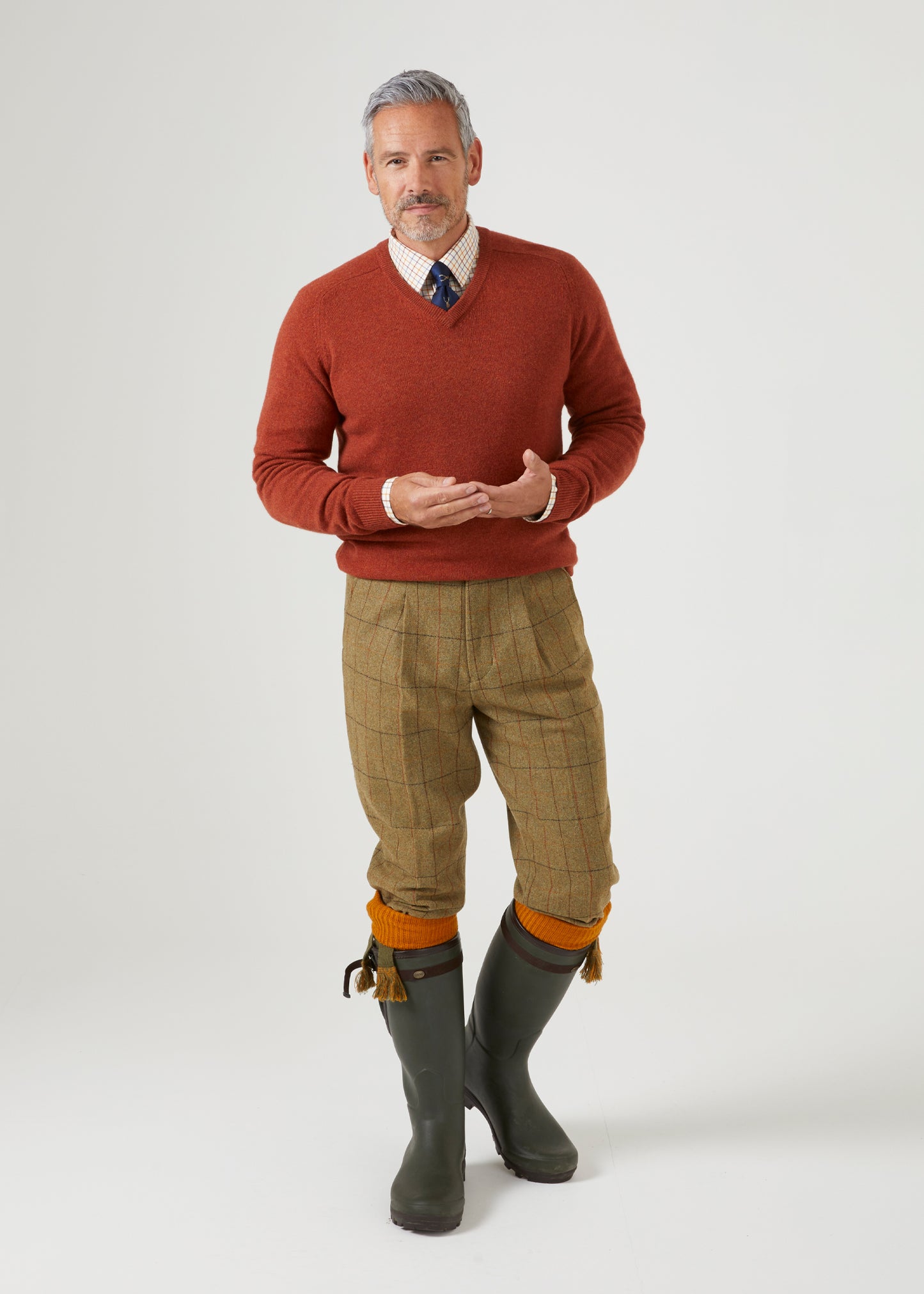 Men's tweed shooting breeks in elm paired with a Streetly lambswool jumper