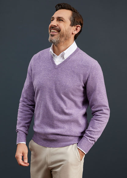 Men's Geelong Lambswool Vee Neck Jumper in Purple Heat