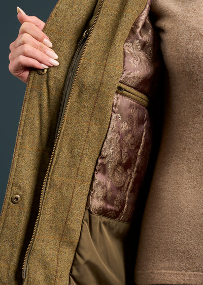 Combrook Ladies Tweed Shooting Coat In Grove