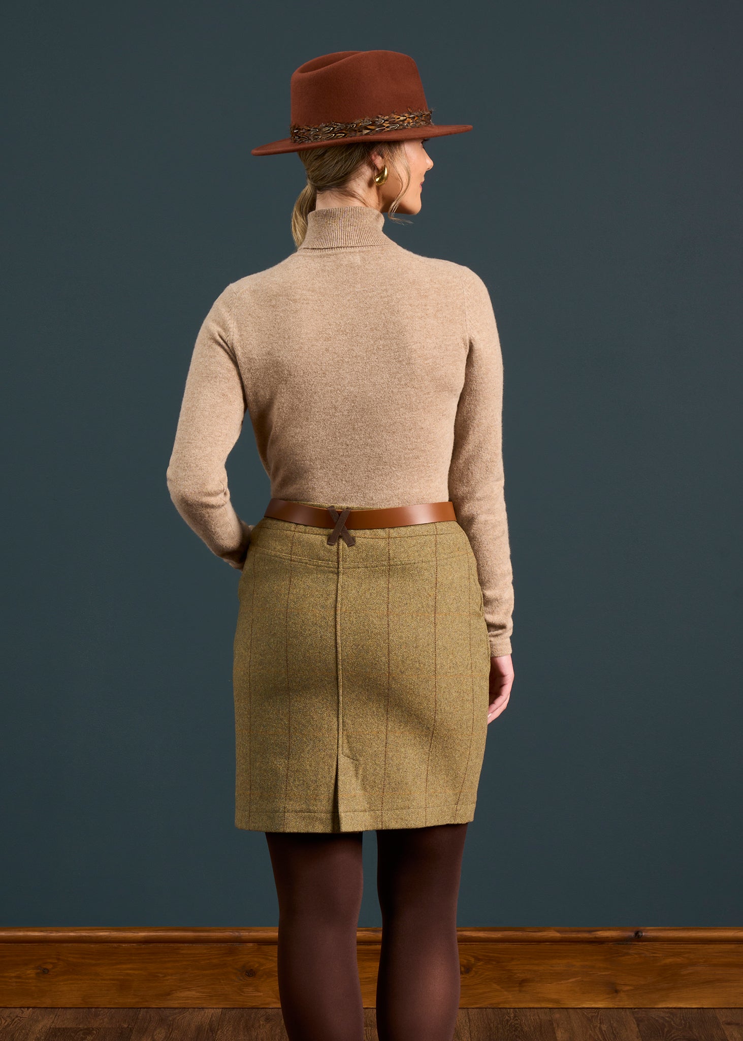Combrook Ladies Tweed Skirt In Grove – Alan Paine