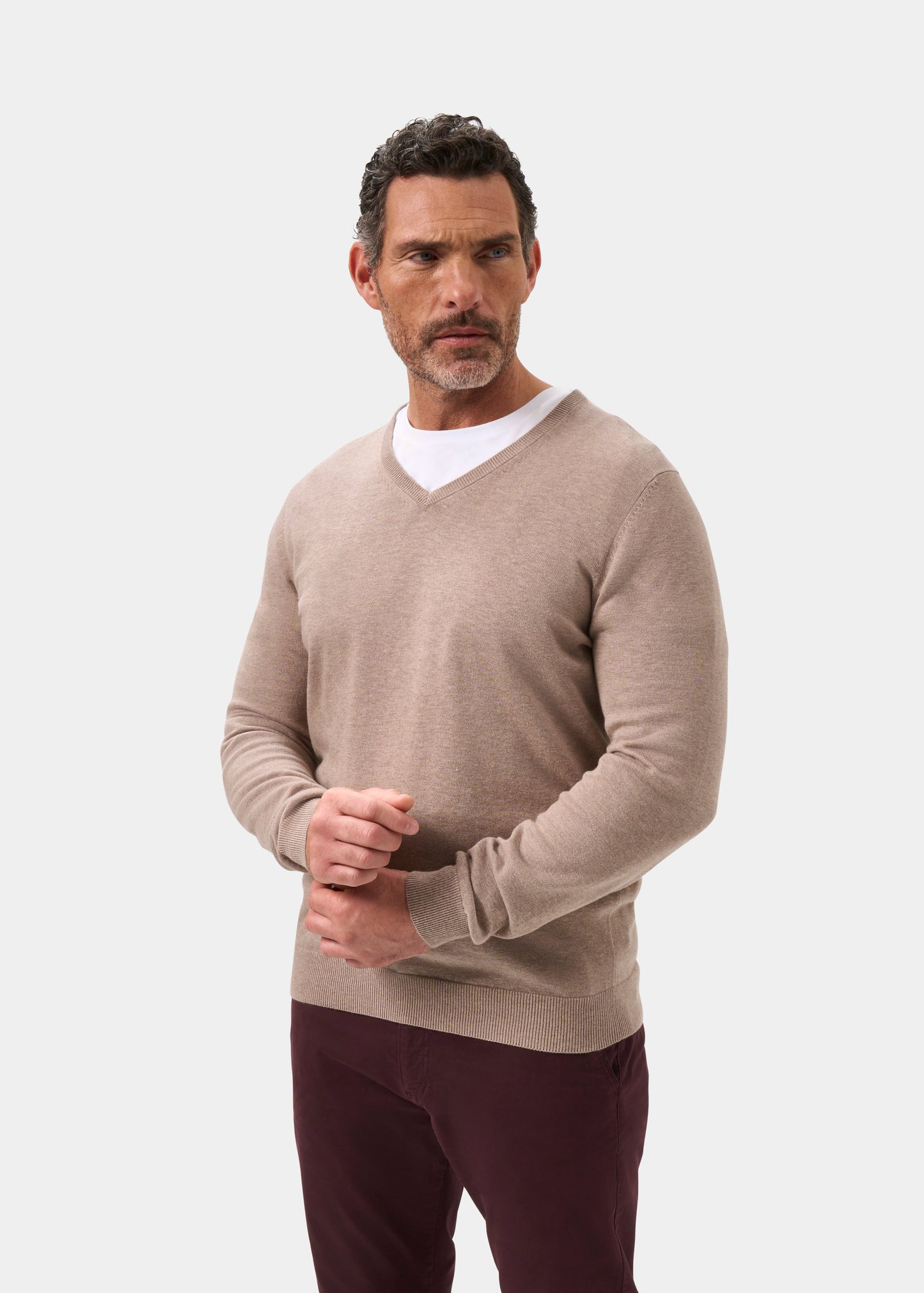 Men's Cotton Cashmere Vee Neck Jumper in Brown