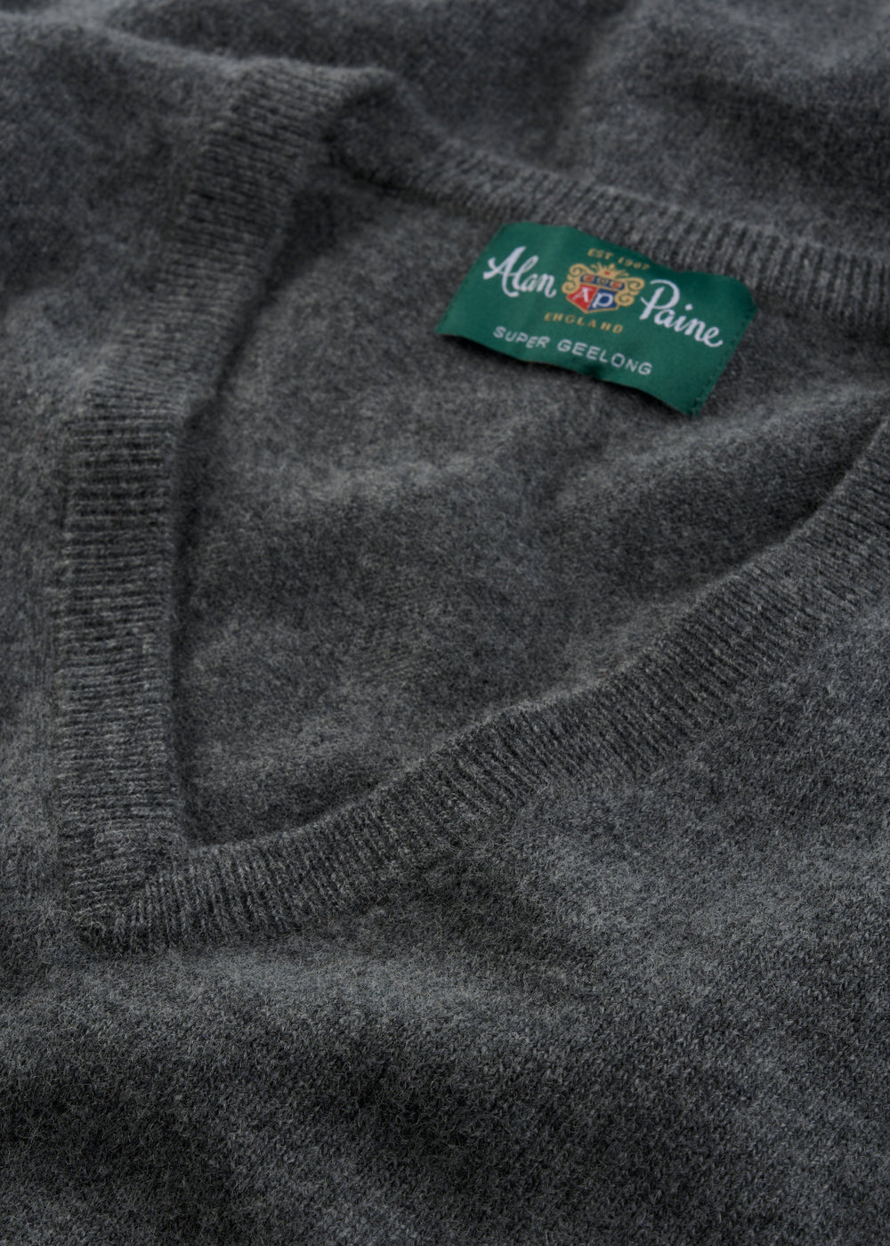 Men's Geelong Wool Vee Neck Jumper in Derby