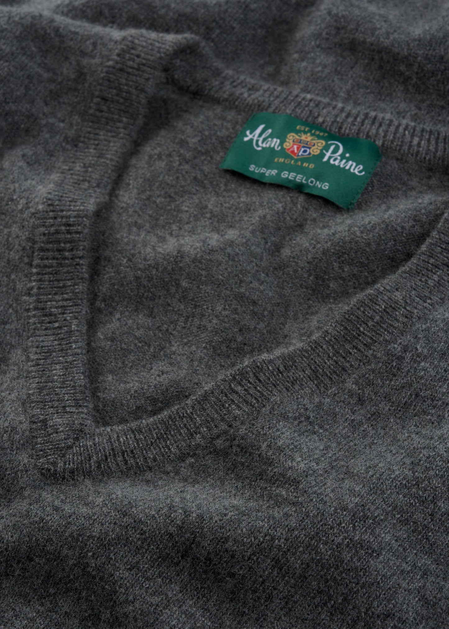 Men's Geelong Wool Vee Neck Jumper in Derby