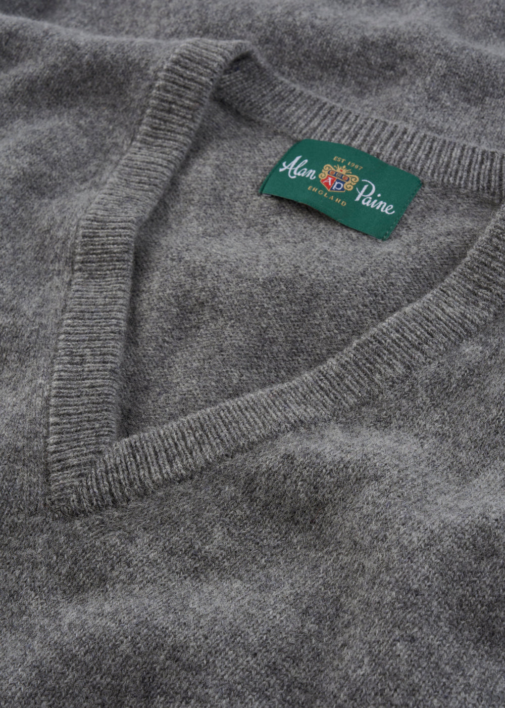 Men's Lambswool Slipover Vee Neck Jumper in Grey