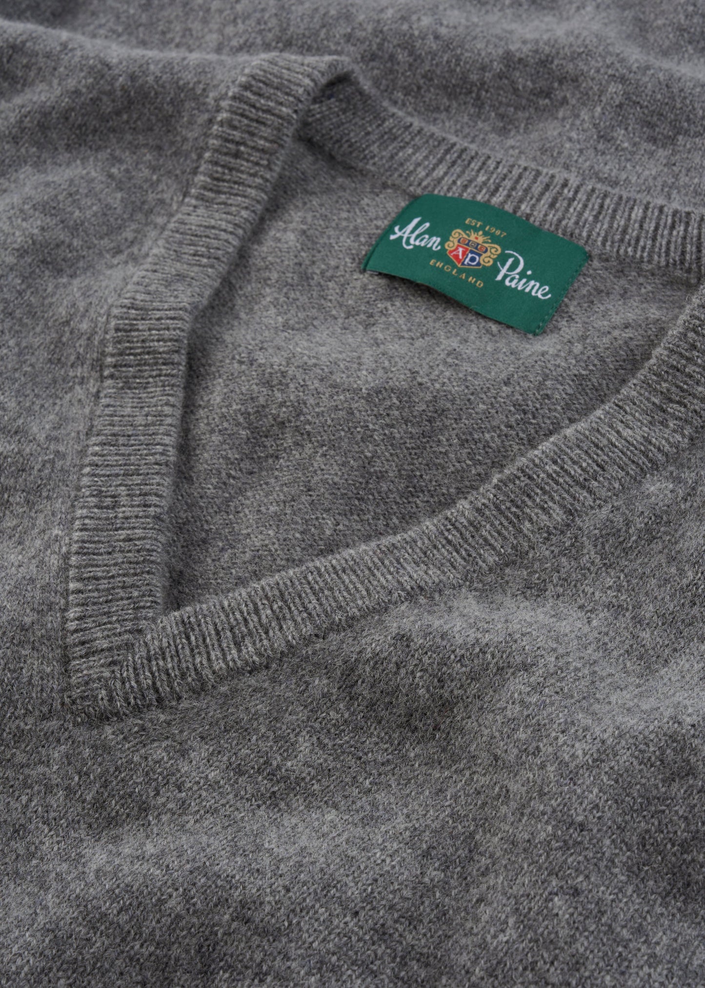 Men's Lambswool Slipover Vee Neck Jumper in Grey