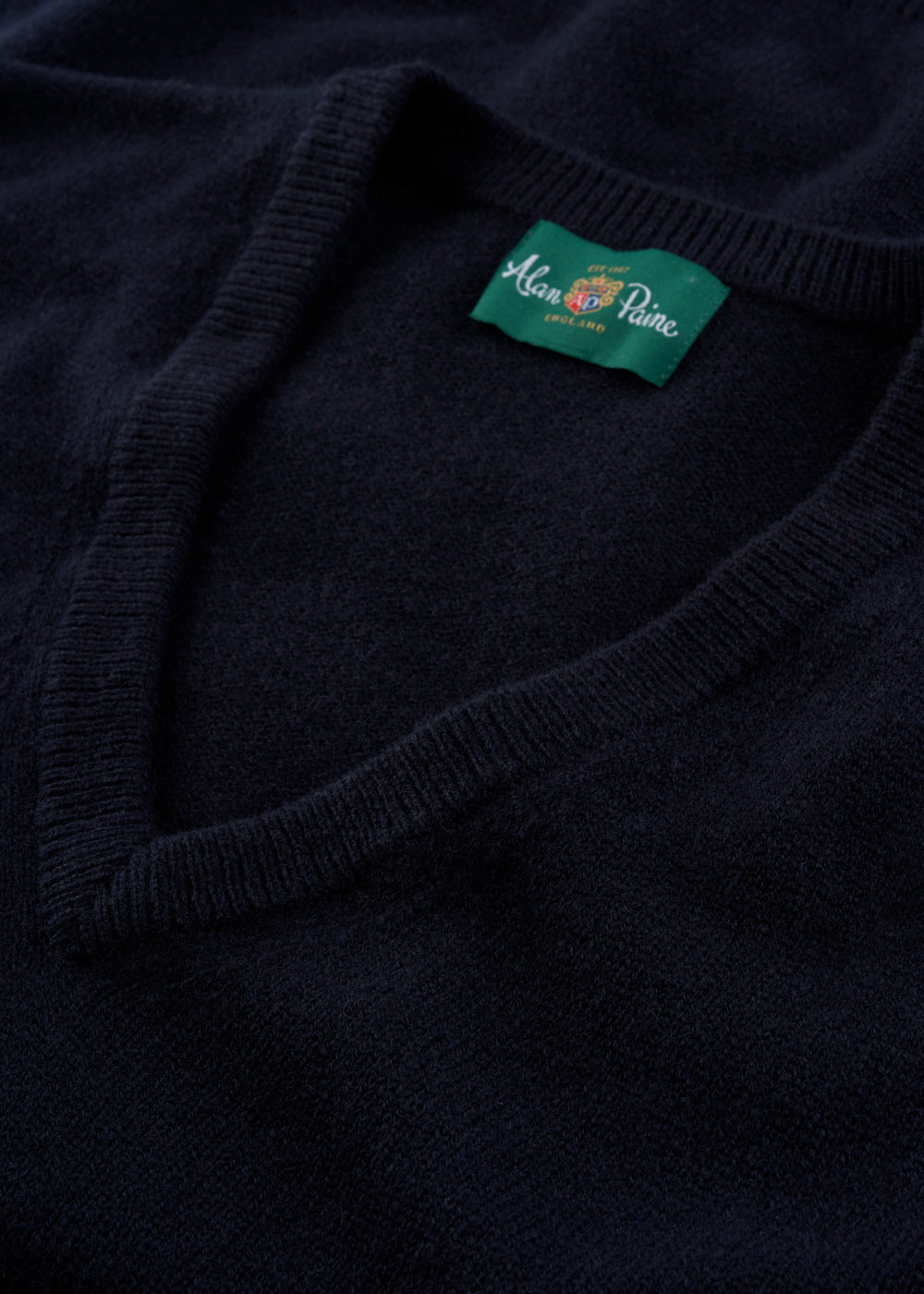 Men's Lambswool Slipover Vee Neck Jumper in Navy