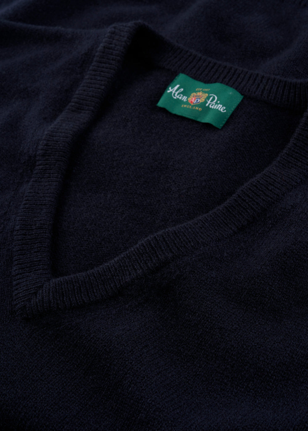 Men's Lambswool Slipover Vee Neck Jumper in Navy