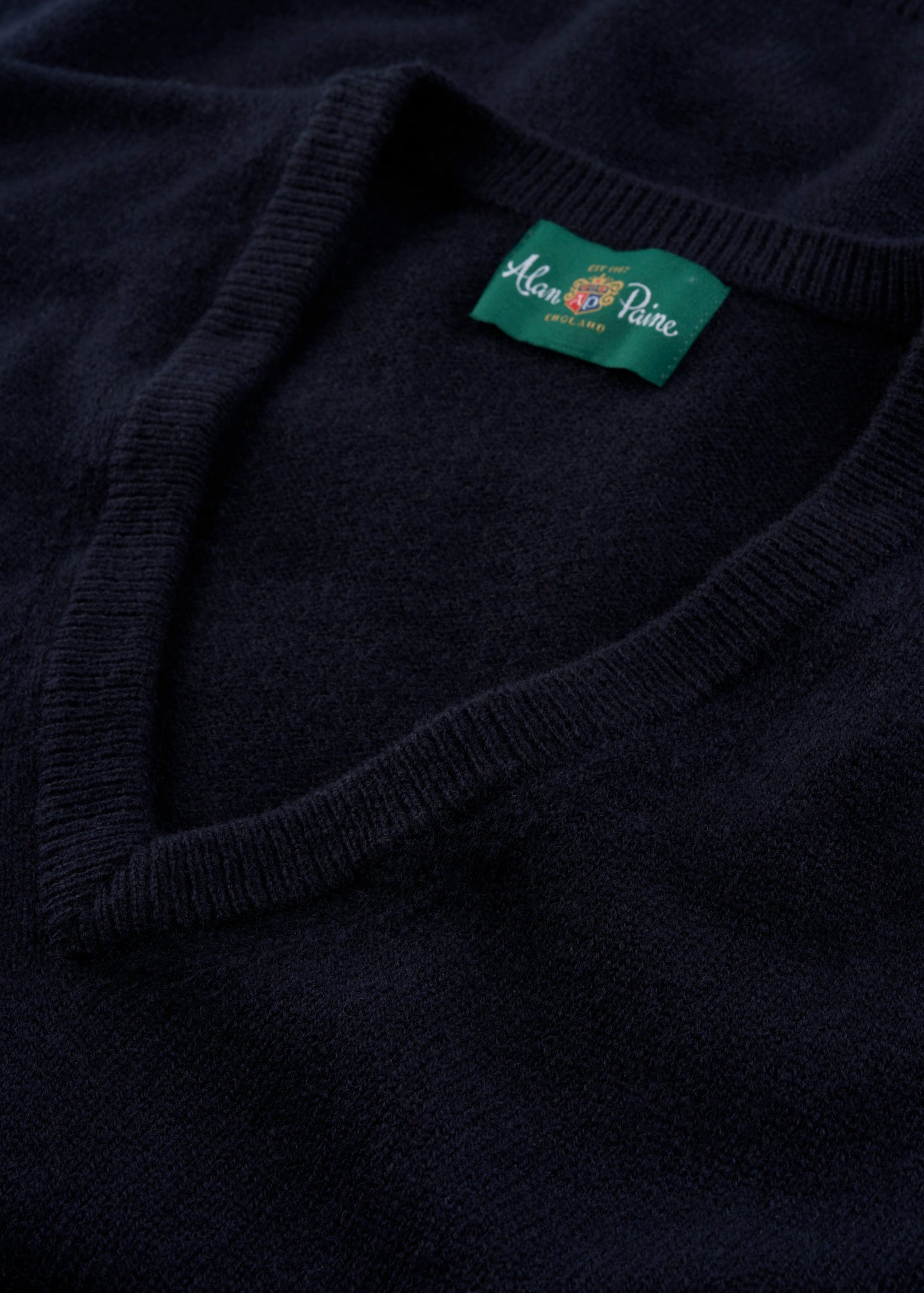 Men's Lambswool Slipover Vee Neck Jumper in Navy