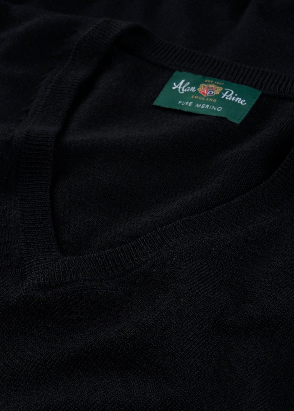 Men's Merino Wool Vee Neck Jumper in Black
