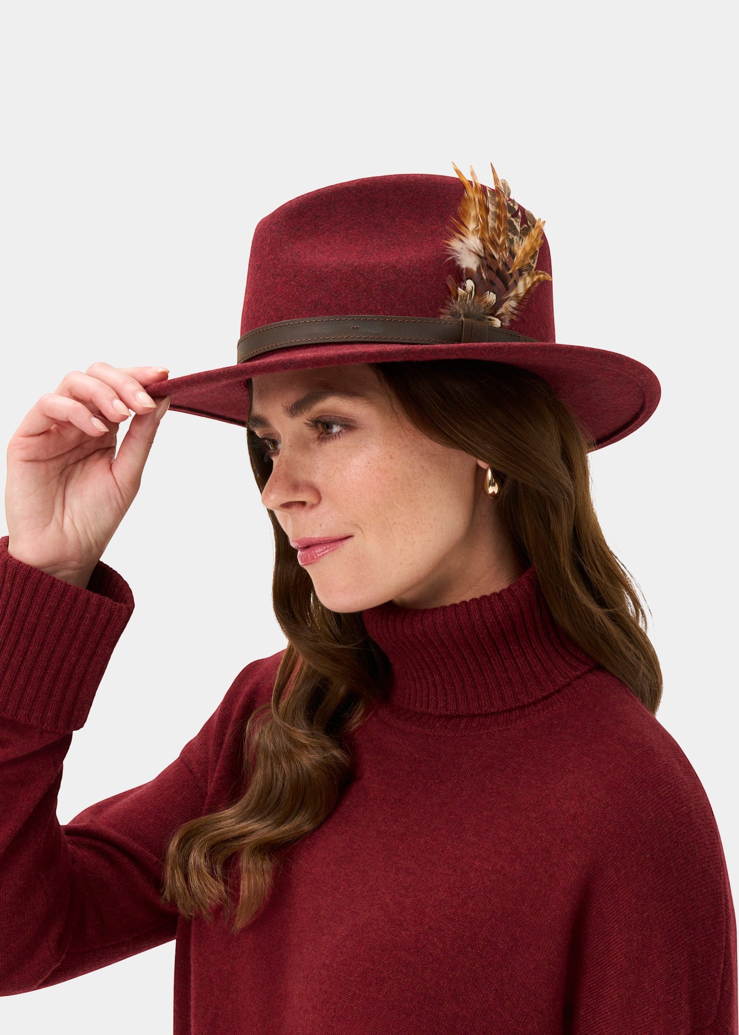 Richmond Unisex Felt Hat With Feather In Ruby