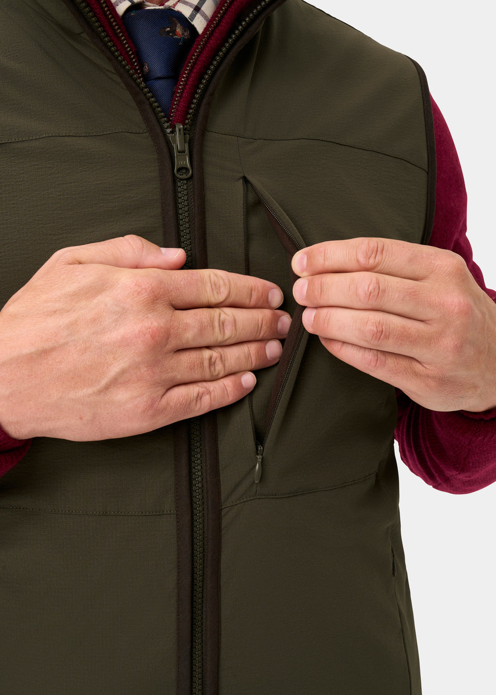 Willsden Men's Water Repellent Gilet In Olive - Regular Fit