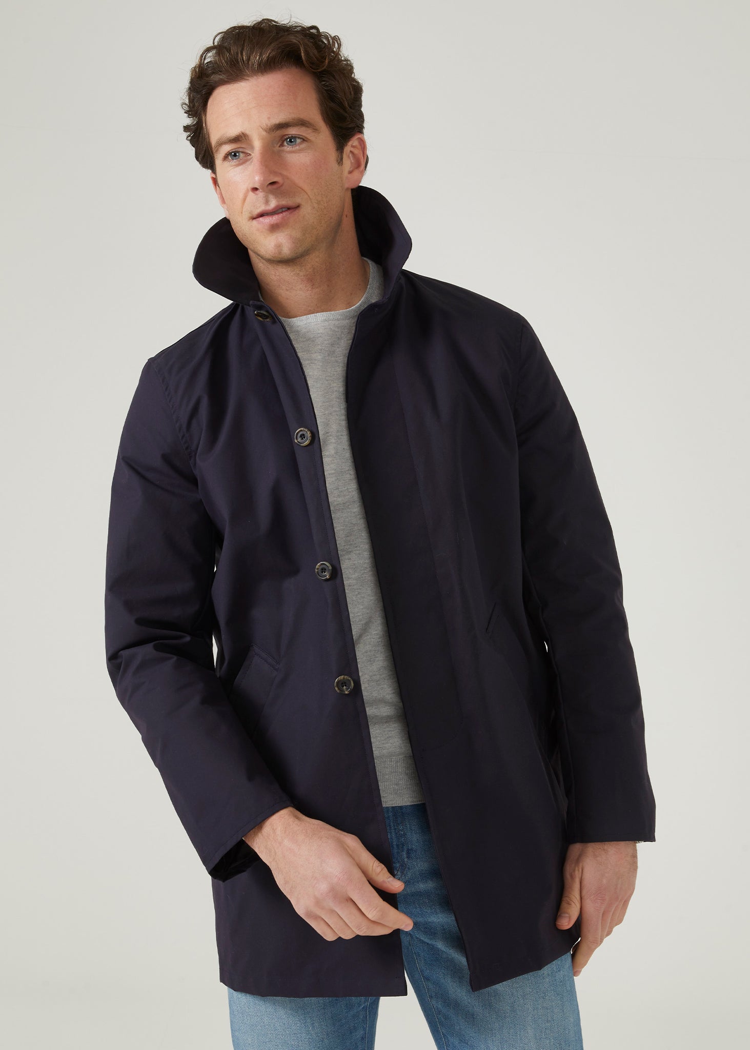 100% cotton showerproof raincoat in navy.