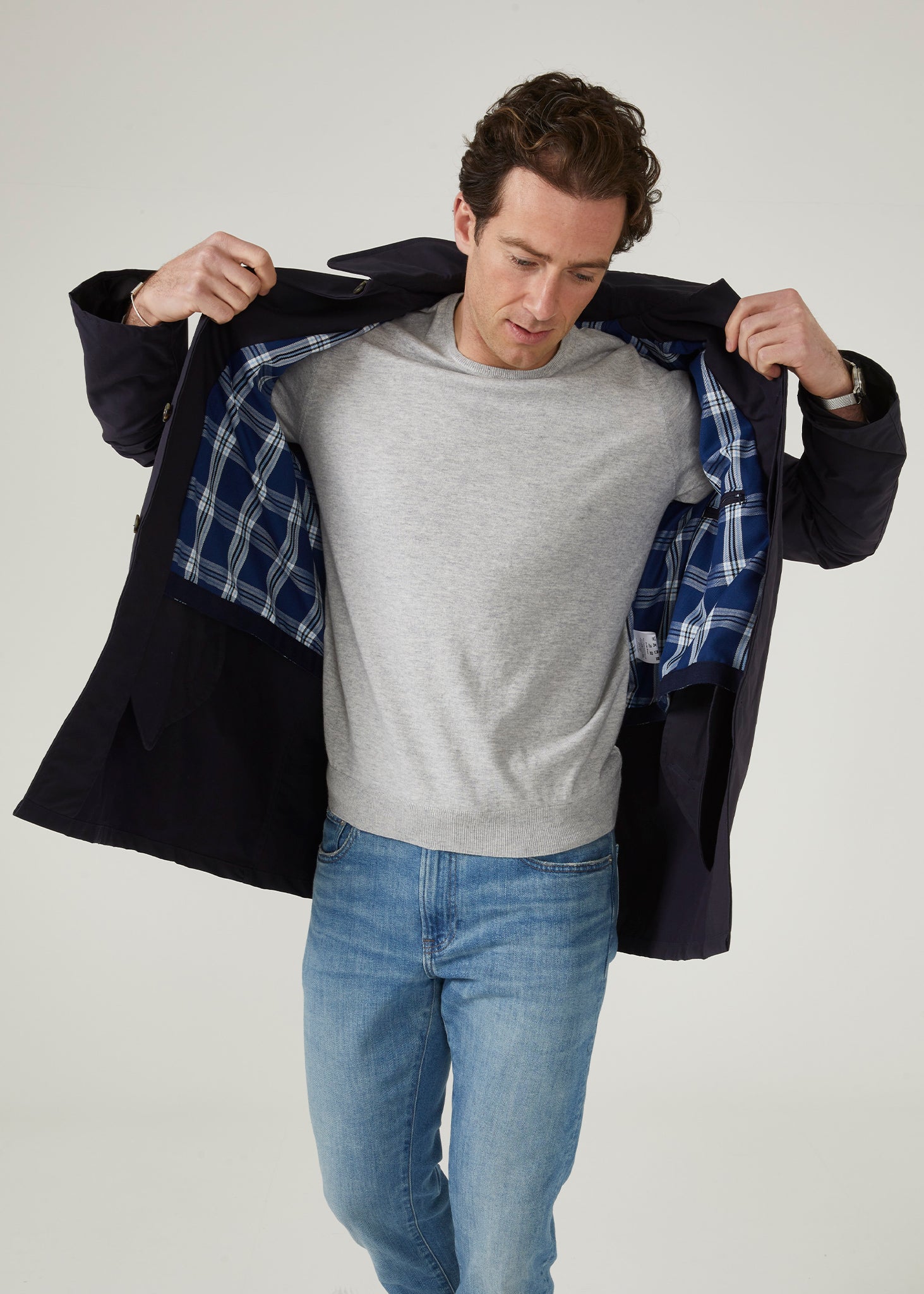 100% cotton showerproof raincoat in navy.