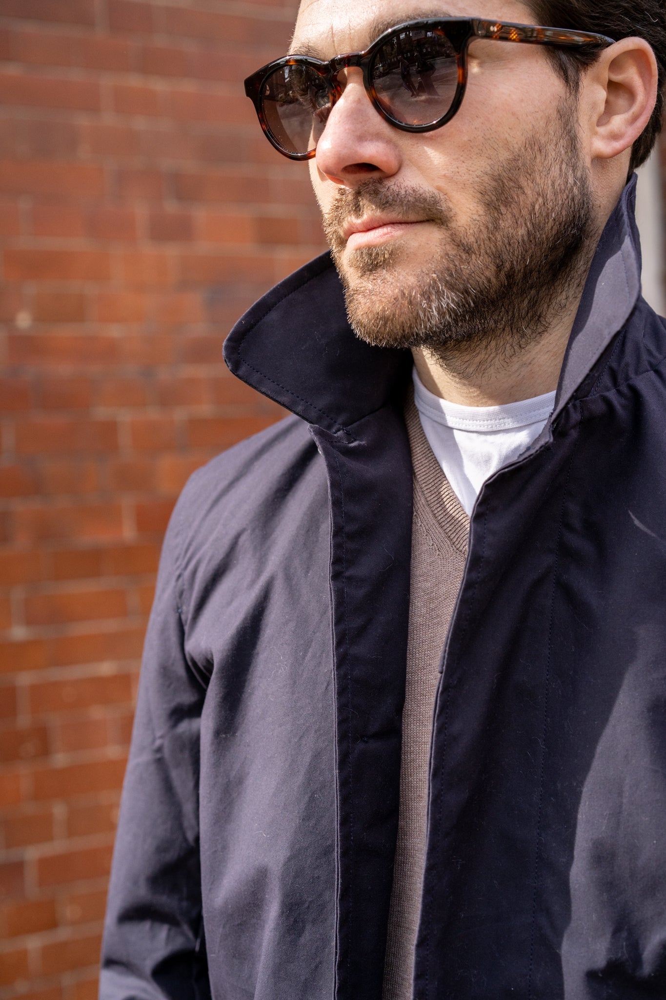 100% cotton showerproof raincoat in navy.