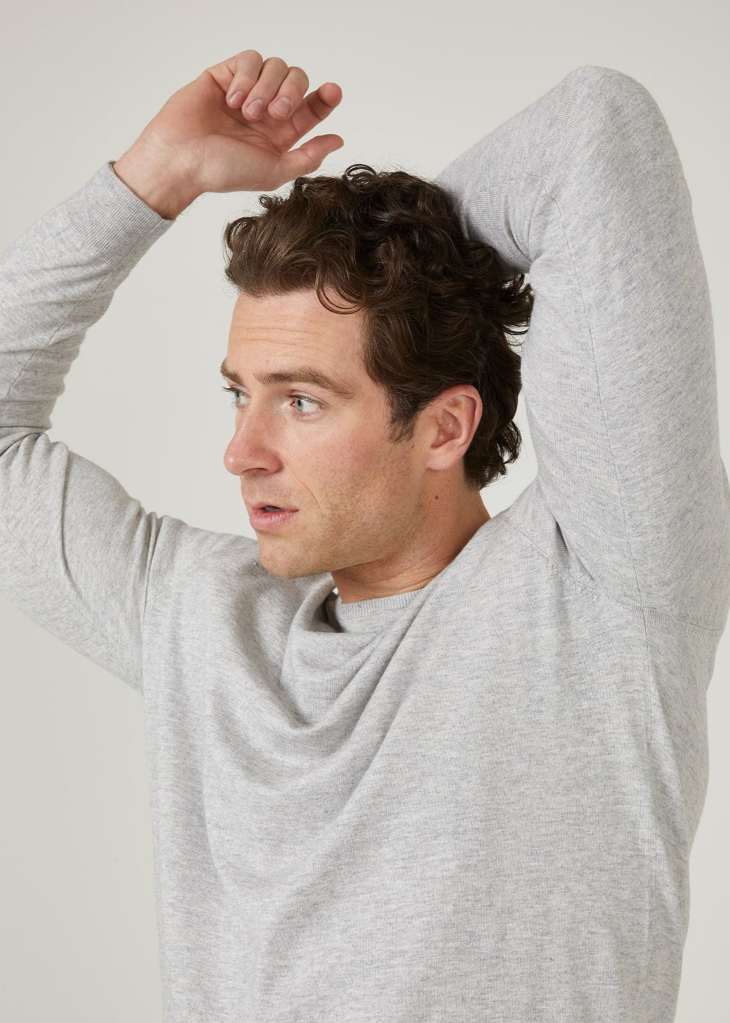 Luxury cotton crew neck jumper in dove.