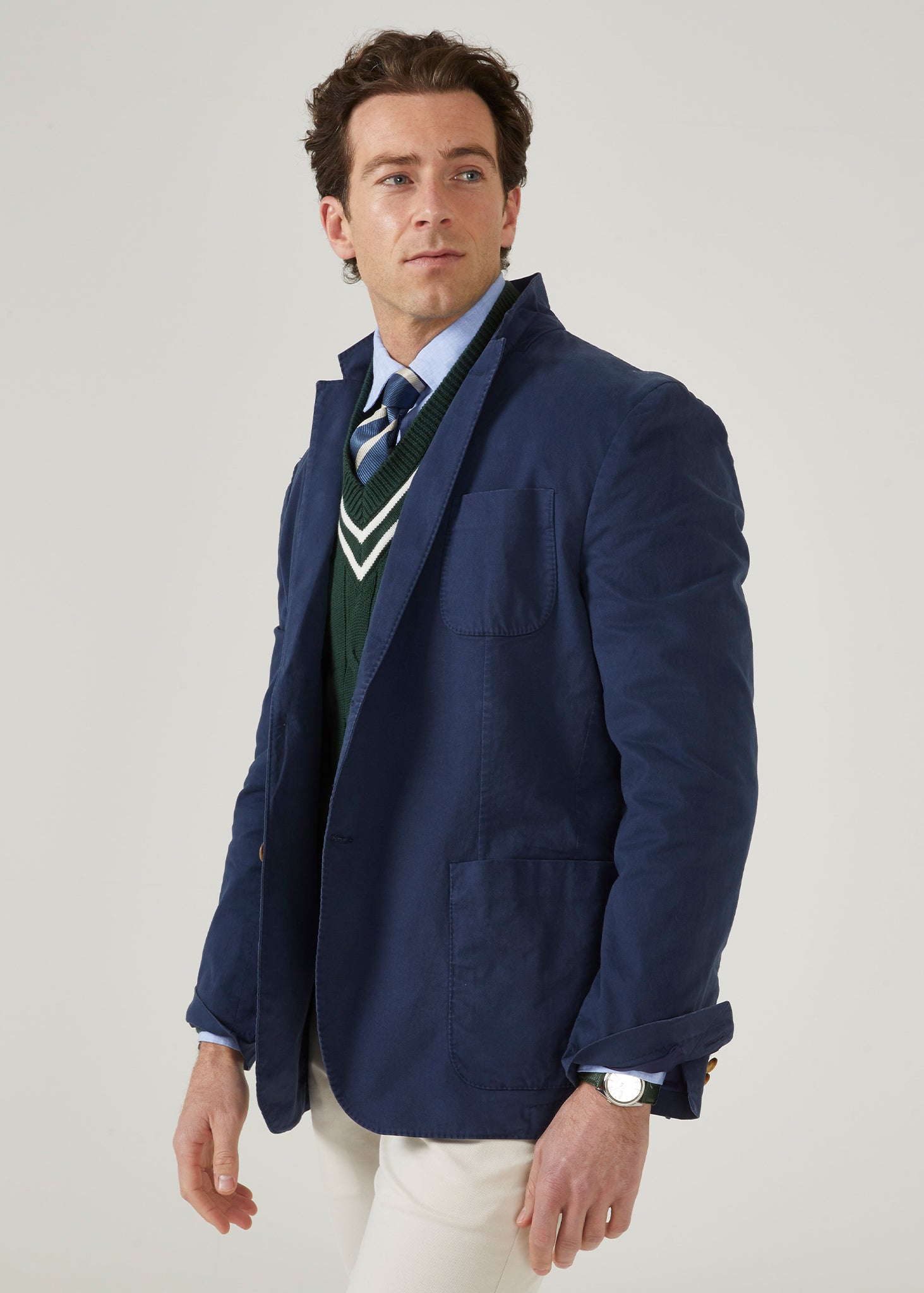 Navy blue men's blazer with 2 button fastening.