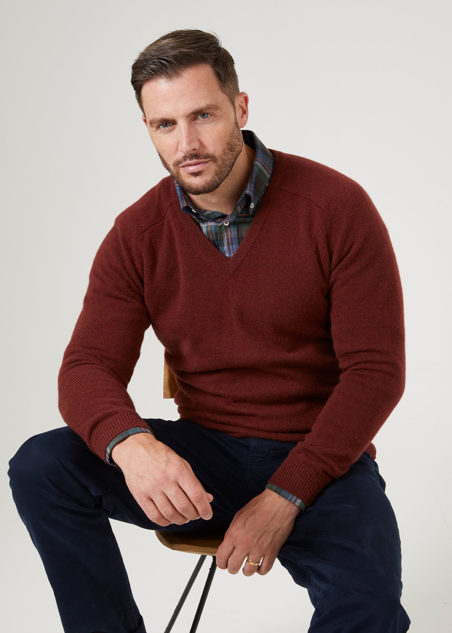 mens-lambswool-vee-neck-jumper