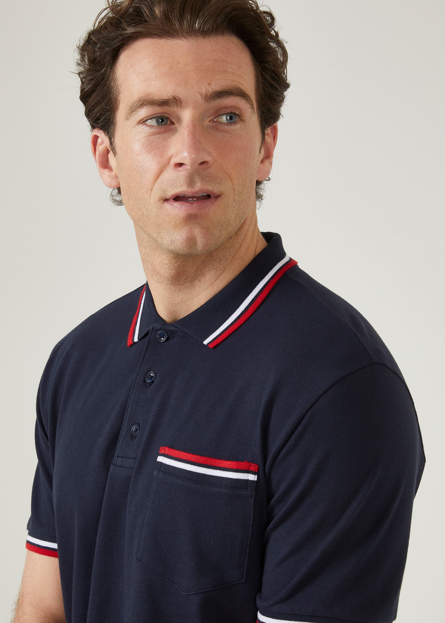 short sleeved pique polo shirt with trim in navy.